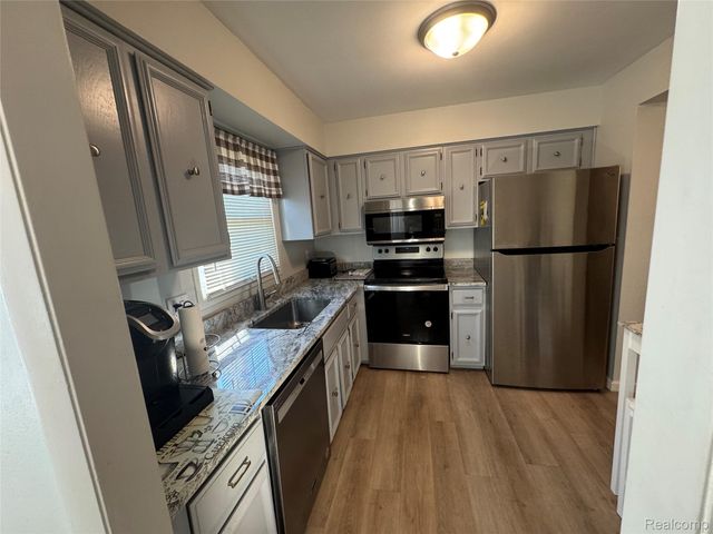 1764 Brentwood Drive, Troy, MI 48098