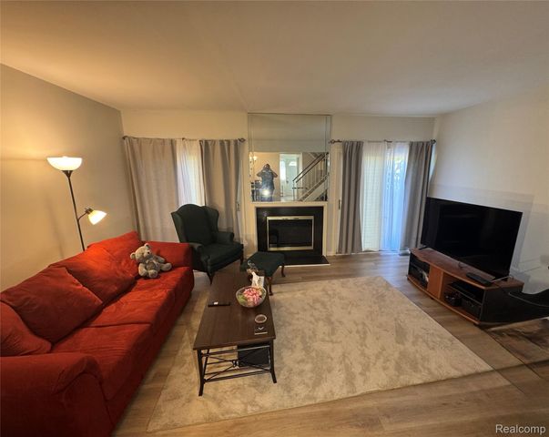 1764 Brentwood Drive, Troy, MI 48098