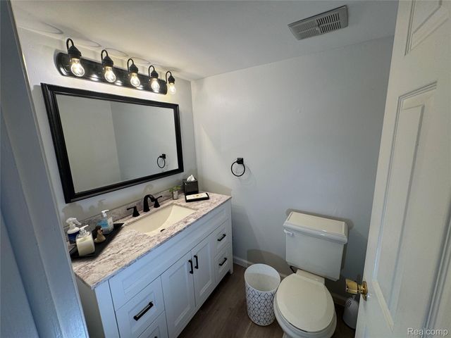 1764 Brentwood Drive, Troy, MI 48098