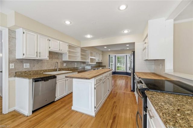 1000 Hollins College CT, Virginia Beach, VA 23455