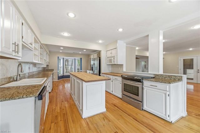 1000 Hollins College CT, Virginia Beach, VA 23455
