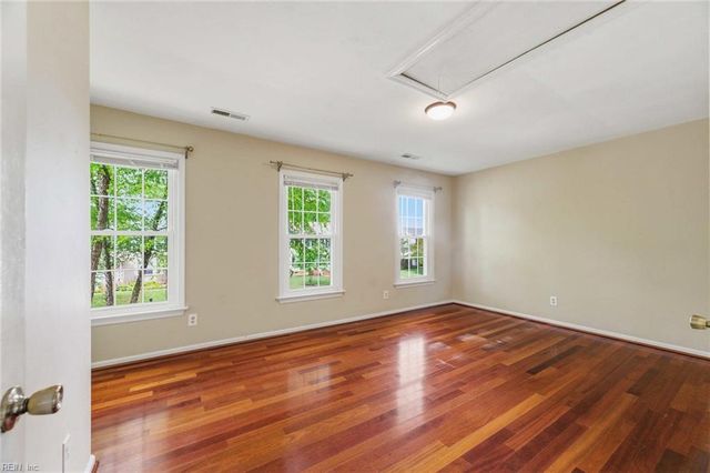 1000 Hollins College CT, Virginia Beach, VA 23455