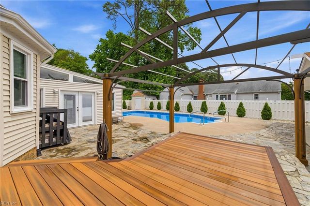 1000 Hollins College CT, Virginia Beach, VA 23455