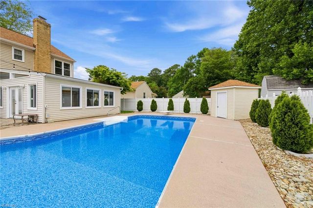 1000 Hollins College CT, Virginia Beach, VA 23455