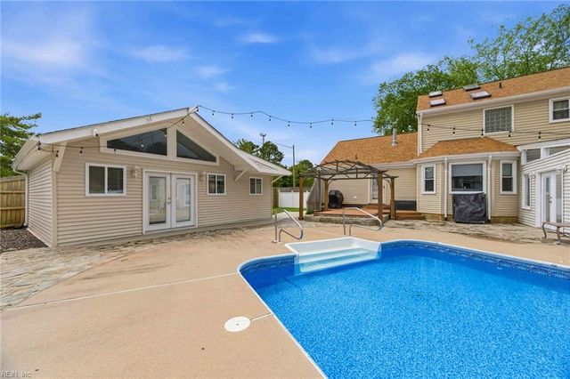 1000 Hollins College CT, Virginia Beach, VA 23455