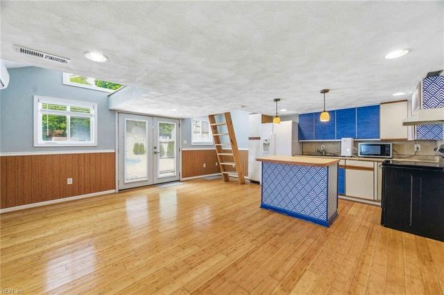 1000 Hollins College CT, Virginia Beach, VA 23455