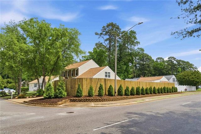 1000 Hollins College CT, Virginia Beach, VA 23455