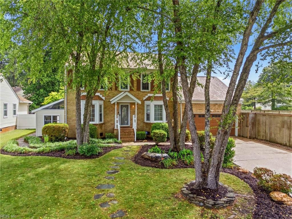 1000 Hollins College CT, Virginia Beach, VA 23455