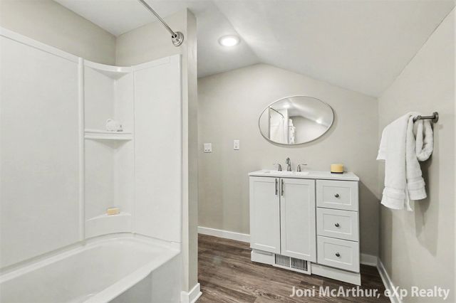 211 W Cass Street, Greenville, MI 48838