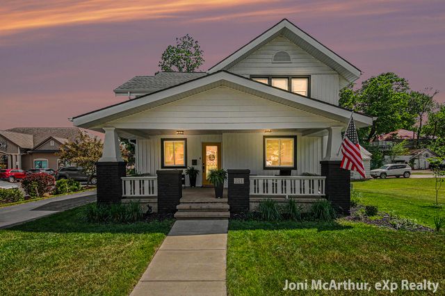 211 W Cass Street, Greenville, MI 48838