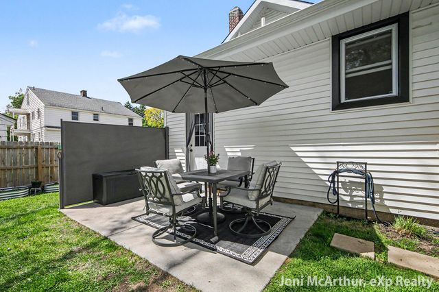 211 W Cass Street, Greenville, MI 48838