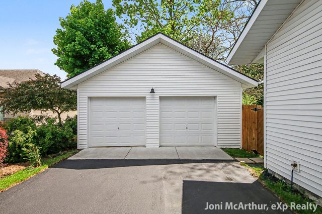 211 W Cass Street, Greenville, MI 48838
