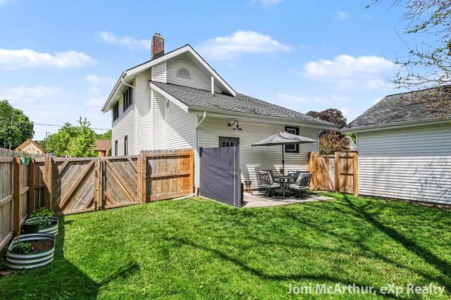 211 W Cass Street, Greenville, MI 48838
