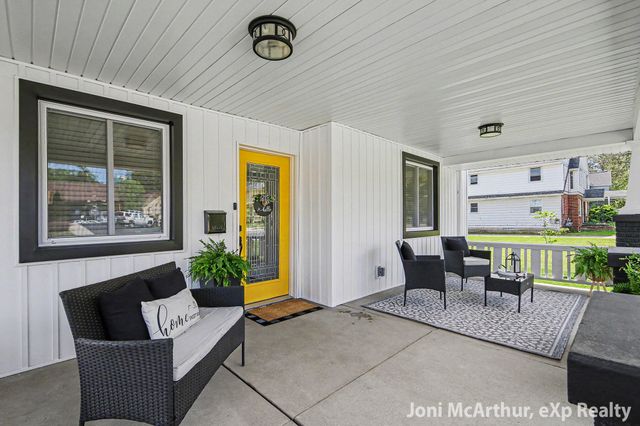 211 W Cass Street, Greenville, MI 48838