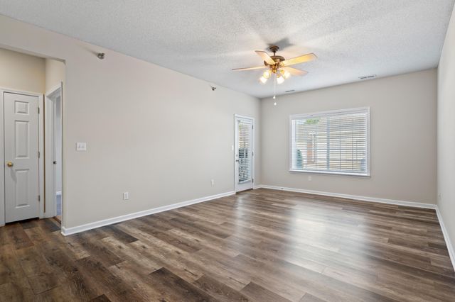 1100 KENNESAW RDG 102, Columbia, MO 65202