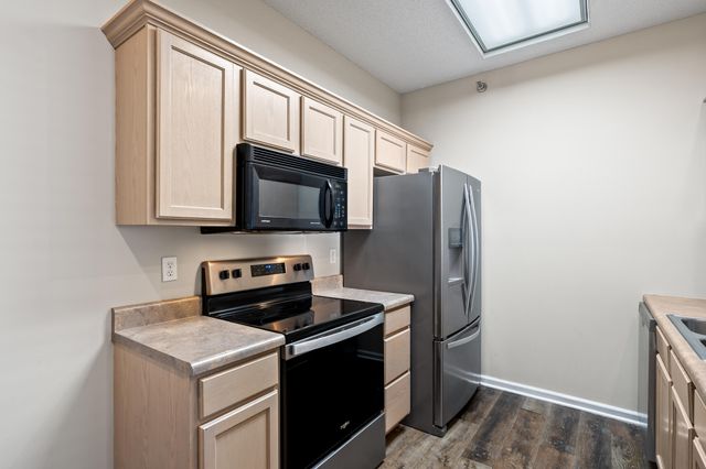 1100 KENNESAW RDG 102, Columbia, MO 65202