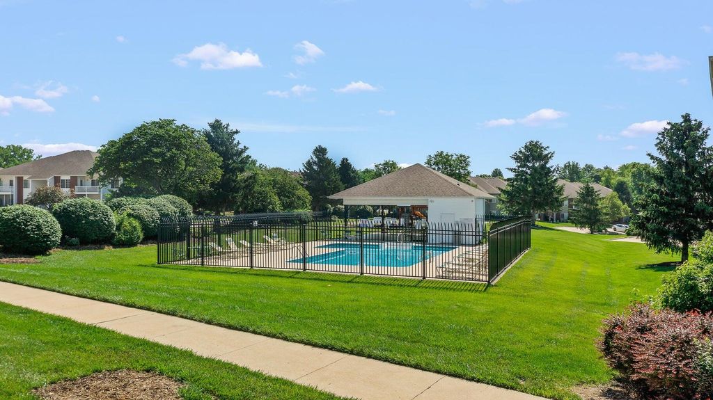 1100 KENNESAW RDG 102, Columbia, MO 65202