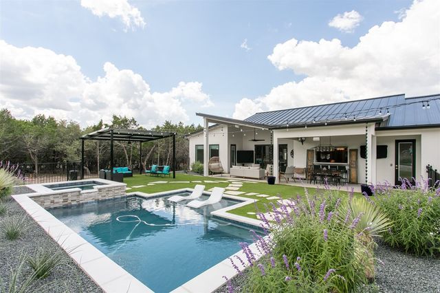 845 Coronado Dr, Kerrville, TX 78028