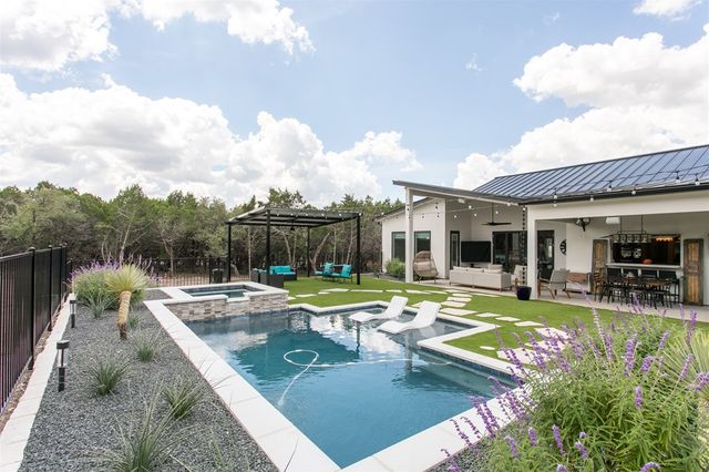 845 Coronado Dr, Kerrville, TX 78028