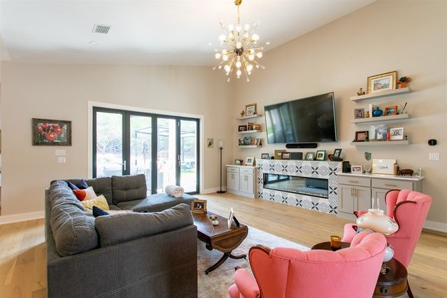 845 Coronado Dr, Kerrville, TX 78028