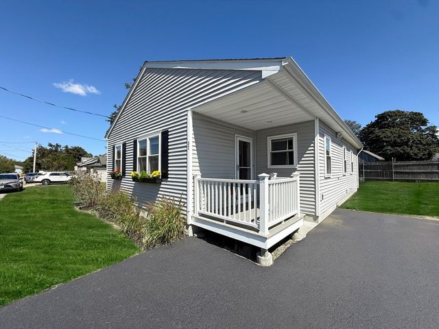 32 Veranda Ave, Swansea, MA 02777