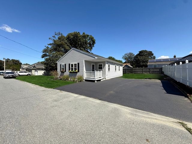 32 Veranda Ave, Swansea, MA 02777