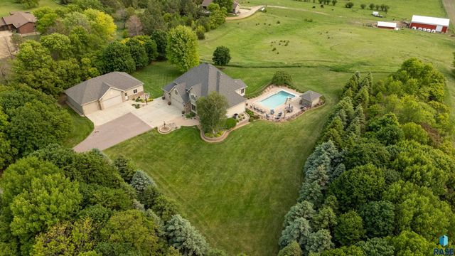 809 W 3rd St Street, Dell Rapids, SD 57022