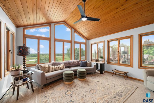 809 W 3rd St Street, Dell Rapids, SD 57022