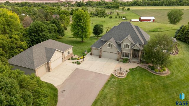 809 W 3rd St Street, Dell Rapids, SD 57022