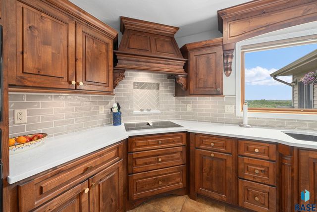 809 W 3rd St Street, Dell Rapids, SD 57022