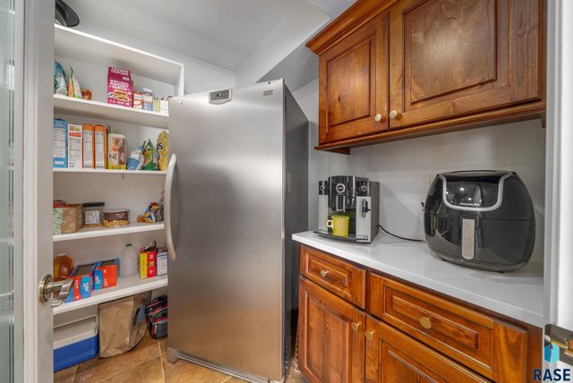 809 W 3rd St Street, Dell Rapids, SD 57022