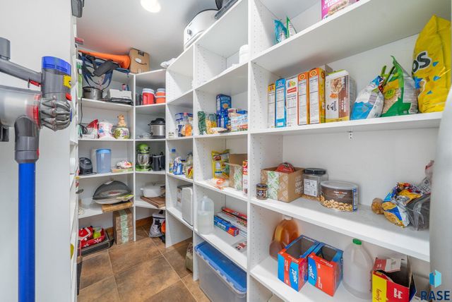 809 W 3rd St Street, Dell Rapids, SD 57022