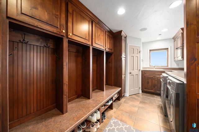 809 W 3rd St Street, Dell Rapids, SD 57022