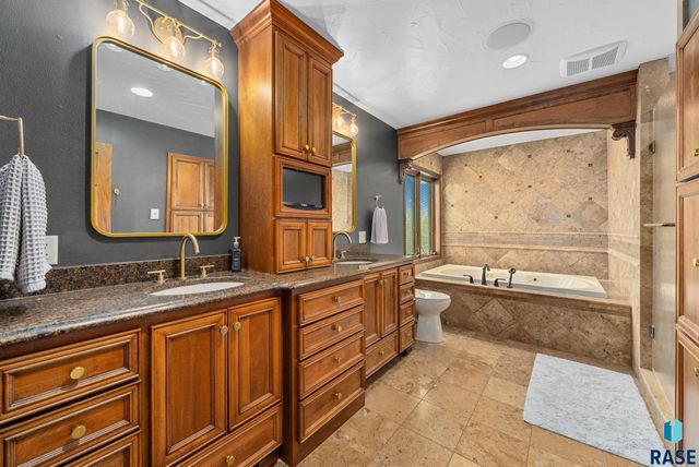 809 W 3rd St Street, Dell Rapids, SD 57022