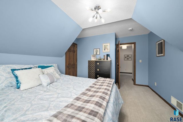 809 W 3rd St Street, Dell Rapids, SD 57022