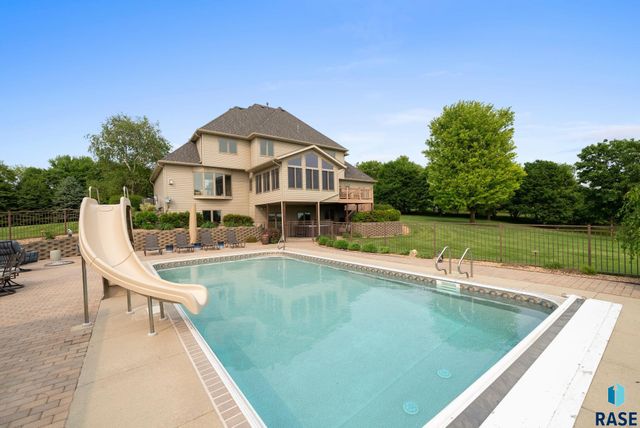 809 W 3rd St Street, Dell Rapids, SD 57022