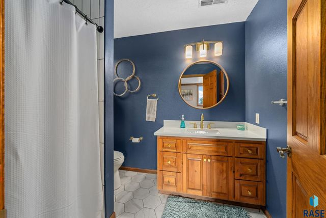 809 W 3rd St Street, Dell Rapids, SD 57022