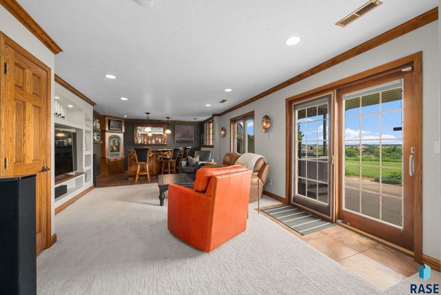 809 W 3rd St Street, Dell Rapids, SD 57022