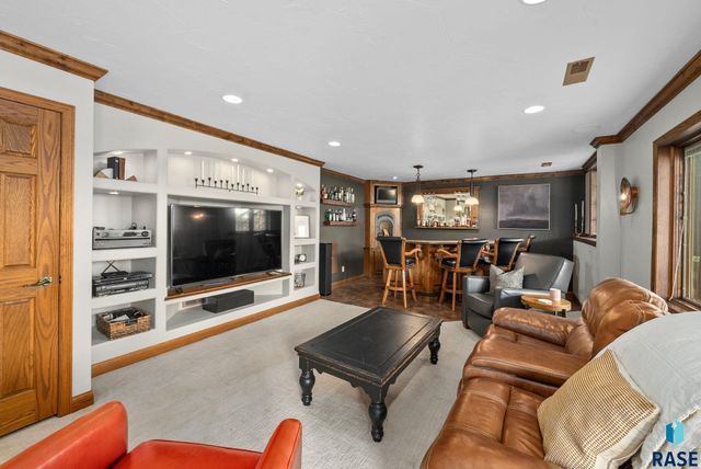 809 W 3rd St Street, Dell Rapids, SD 57022