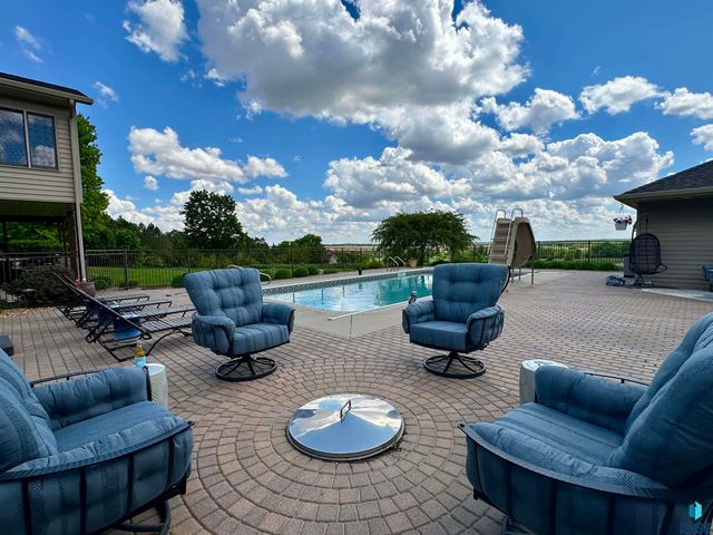 809 W 3rd St Street, Dell Rapids, SD 57022