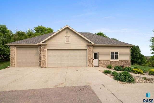 809 W 3rd St Street, Dell Rapids, SD 57022