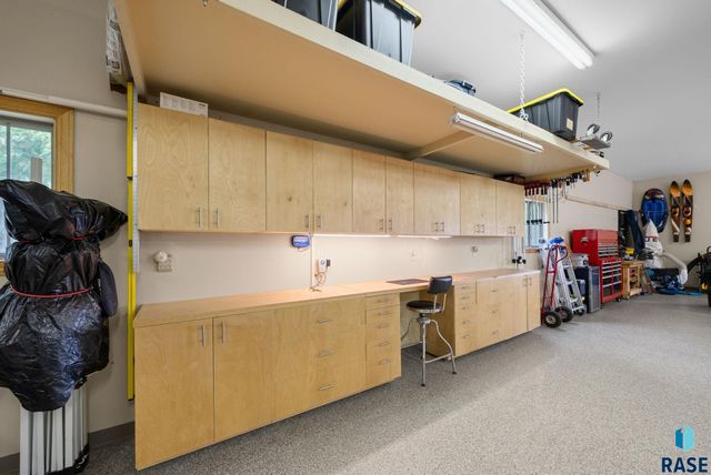 809 W 3rd St Street, Dell Rapids, SD 57022