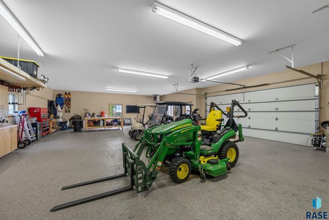 809 W 3rd St Street, Dell Rapids, SD 57022