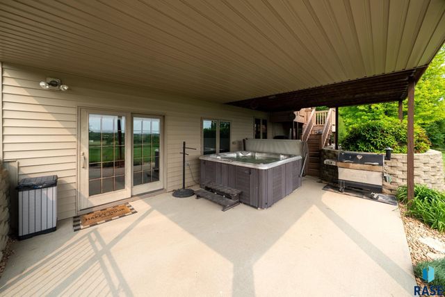 809 W 3rd St Street, Dell Rapids, SD 57022