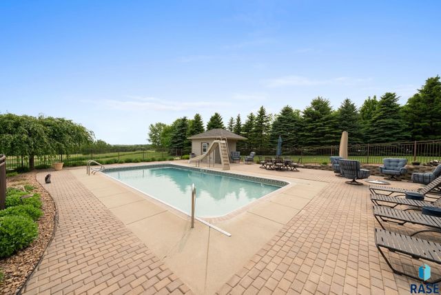 809 W 3rd St Street, Dell Rapids, SD 57022