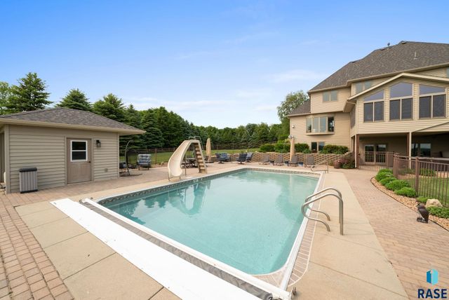 809 W 3rd St Street, Dell Rapids, SD 57022