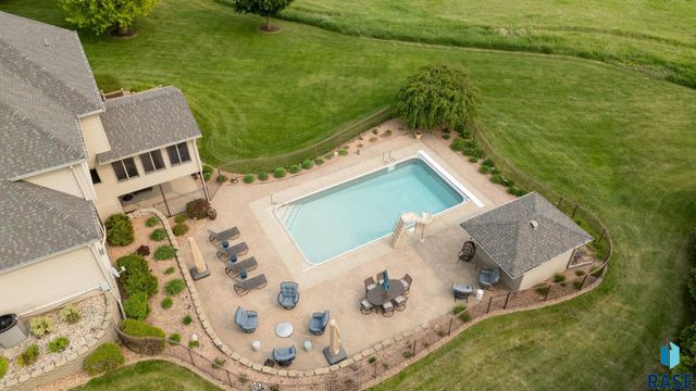 809 W 3rd St Street, Dell Rapids, SD 57022