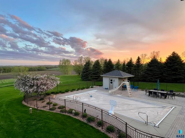 809 W 3rd St Street, Dell Rapids, SD 57022