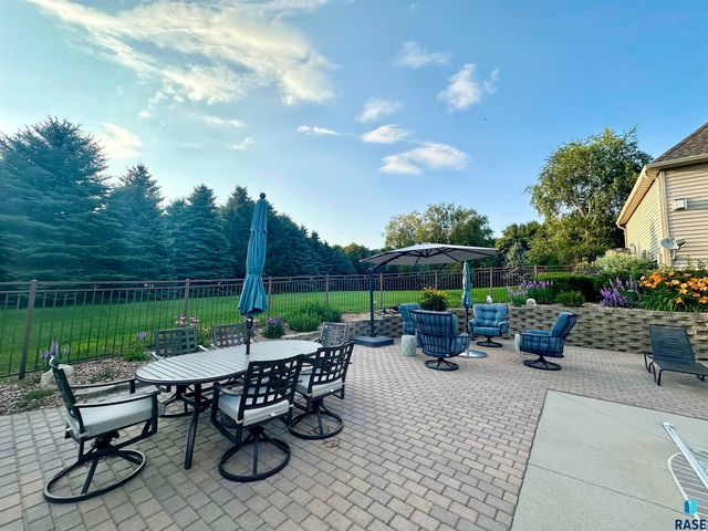 809 W 3rd St Street, Dell Rapids, SD 57022