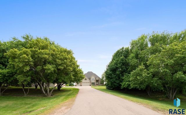 809 W 3rd St Street, Dell Rapids, SD 57022